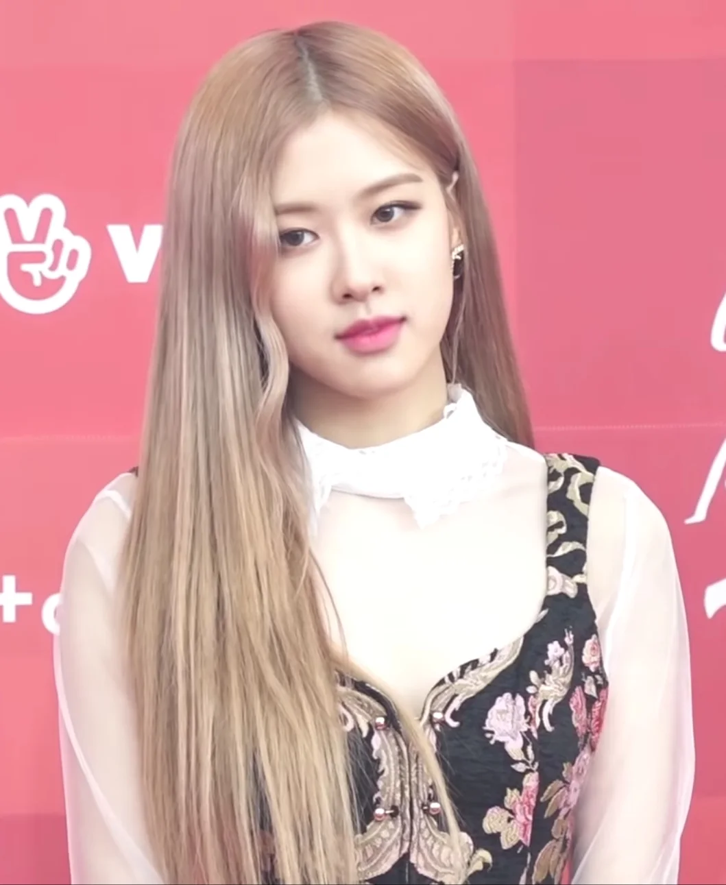Rosé · 机场资料图；来源所标影像年份与榜单年份分别记录
