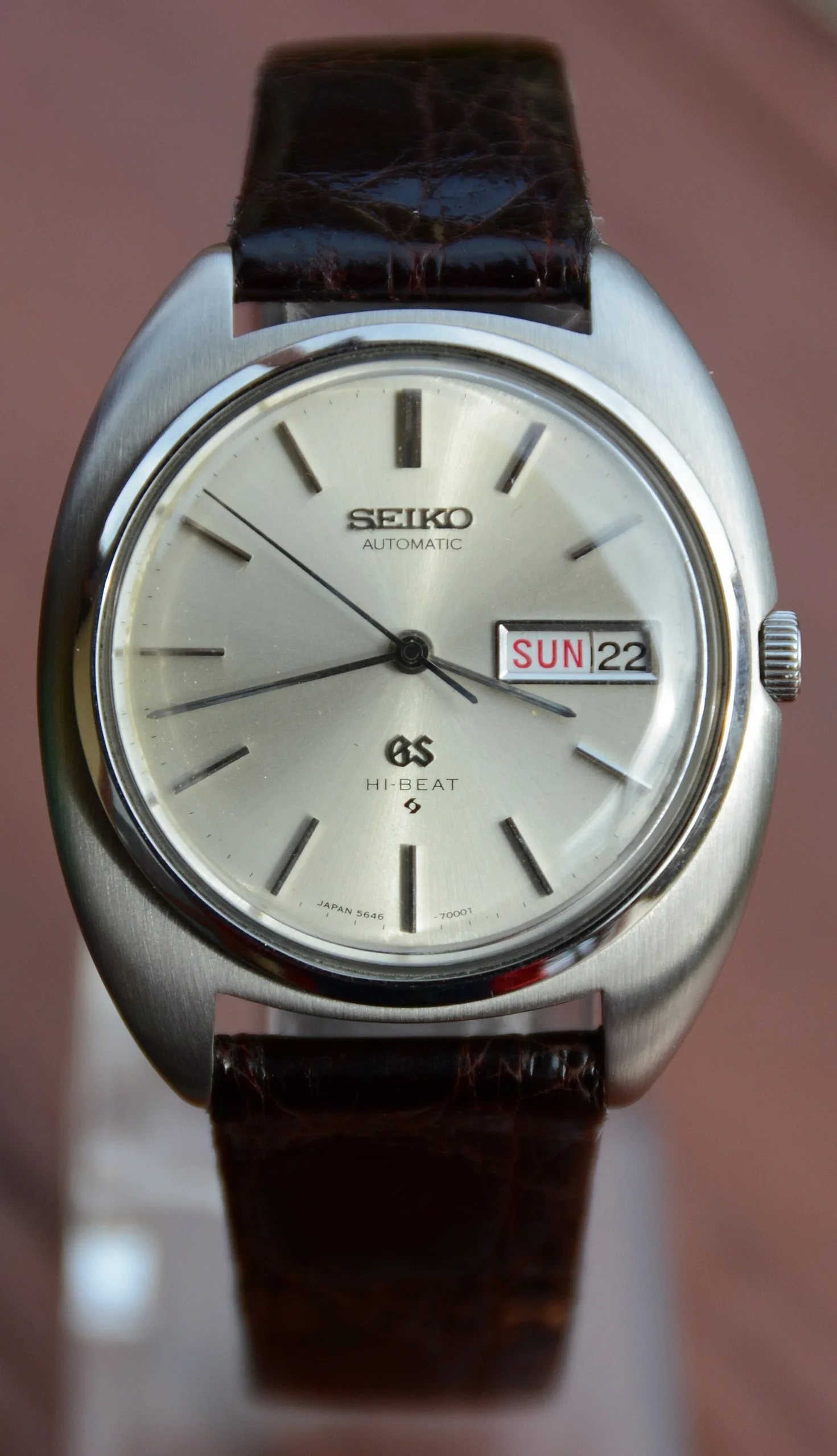 现代 Grand Seiko 自动 Hi-Beat 款,表盘边缘的开放处理承自62GS思路