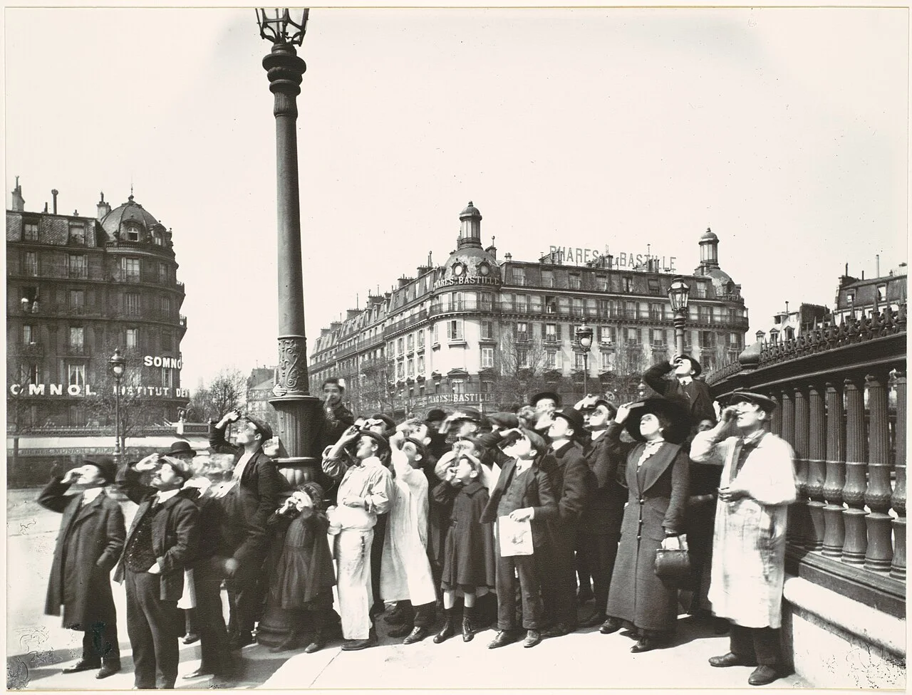 Eugène Atget 摄，公有领域——《日食》，1912（Commons 版）