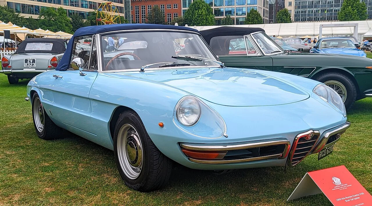 1969 年 Spider Duetto 1750 船尾（Calreyn88 摄）——同年《毕业生》让 Duetto 一夜成名