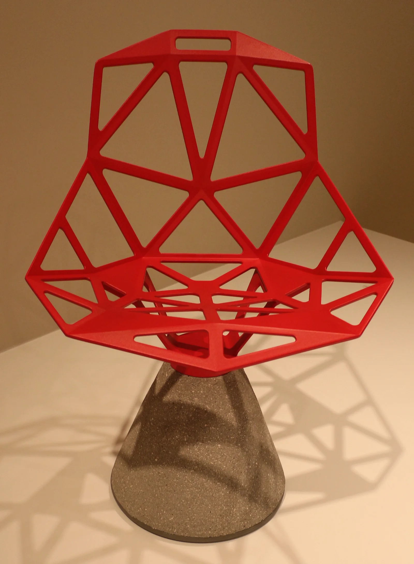 Chair_One（Magis，2004）· Sailko 摄 · CC BY 3.0