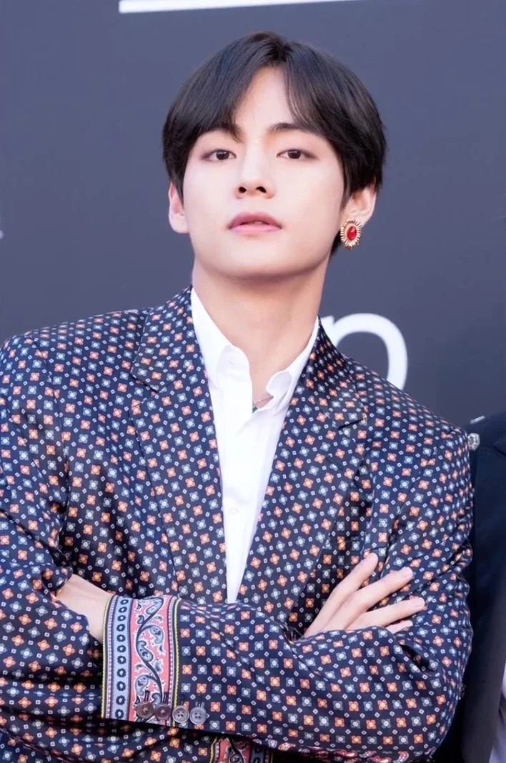 V 于 2019 年 5 月 1 日 Billboard 音乐奖红毯 · Dispatch · CC BY 3.0