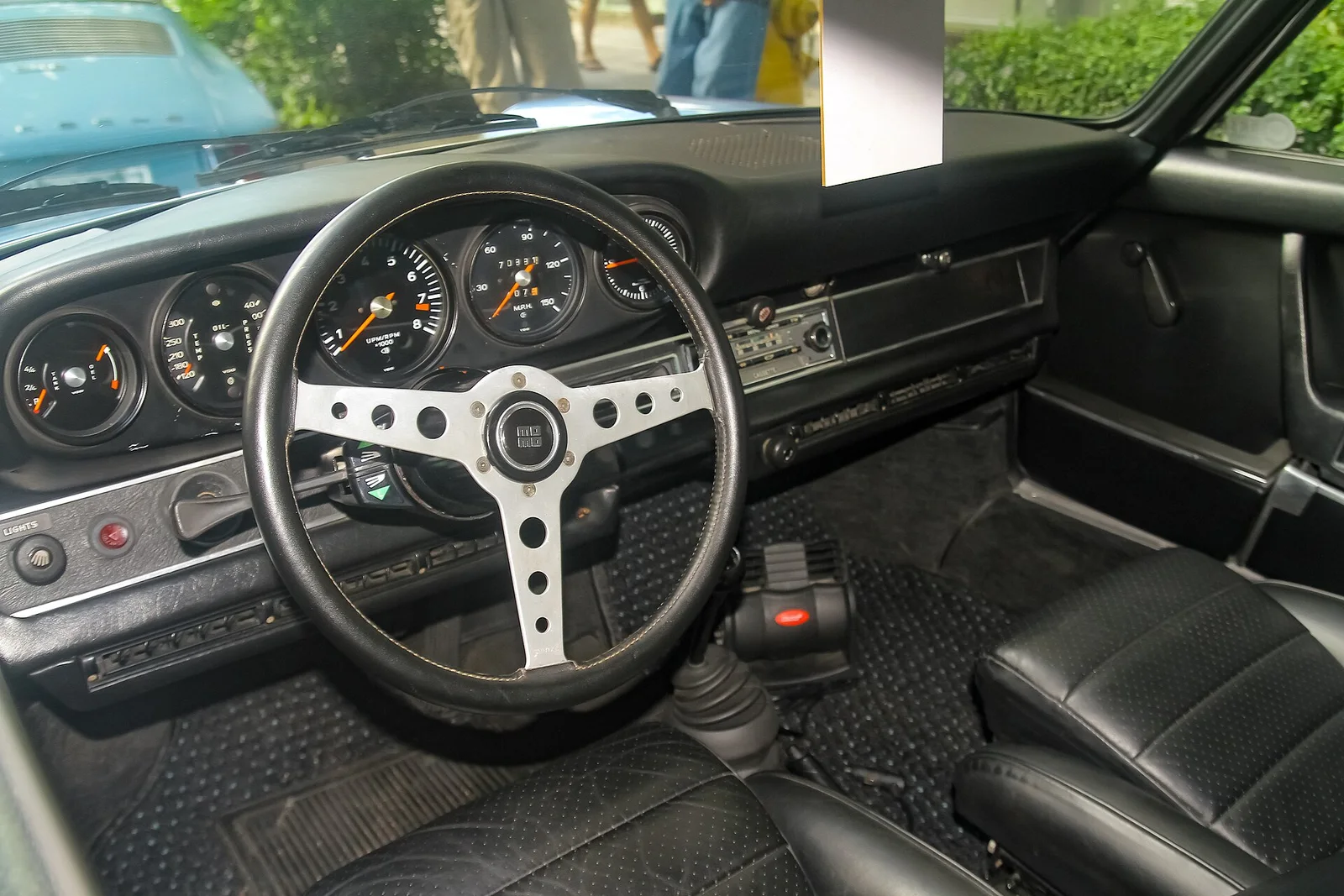 Wikimedia Commons · p911-int-24