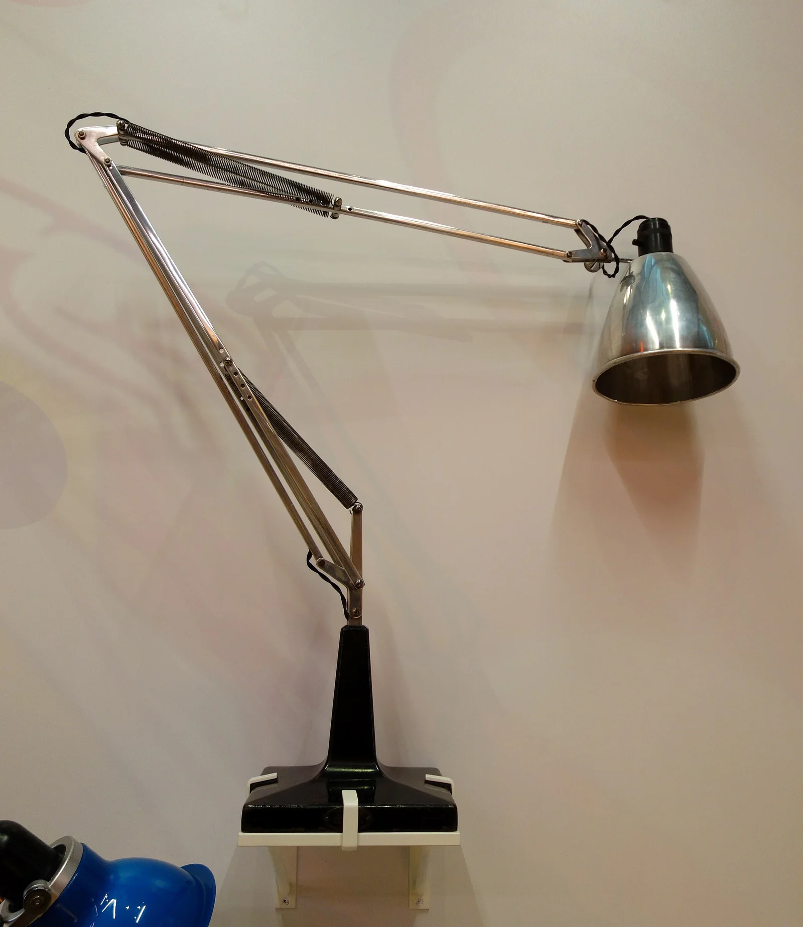 Design Museum 藏 Equipoise 原型，1932 年 · Daderot 摄 · CC0