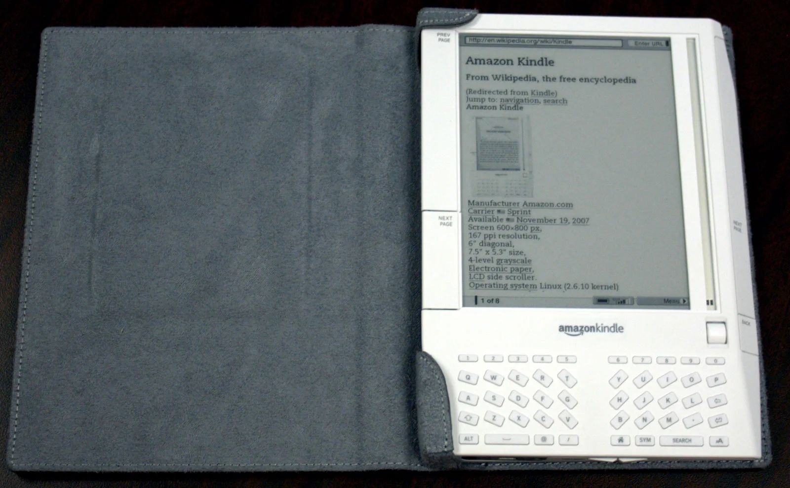带保护套的 Kindle(CC BY 3.0) · 图像文件署名:ShakataGaNai;CC BY 3.0;网页缩放,原始文件保留。