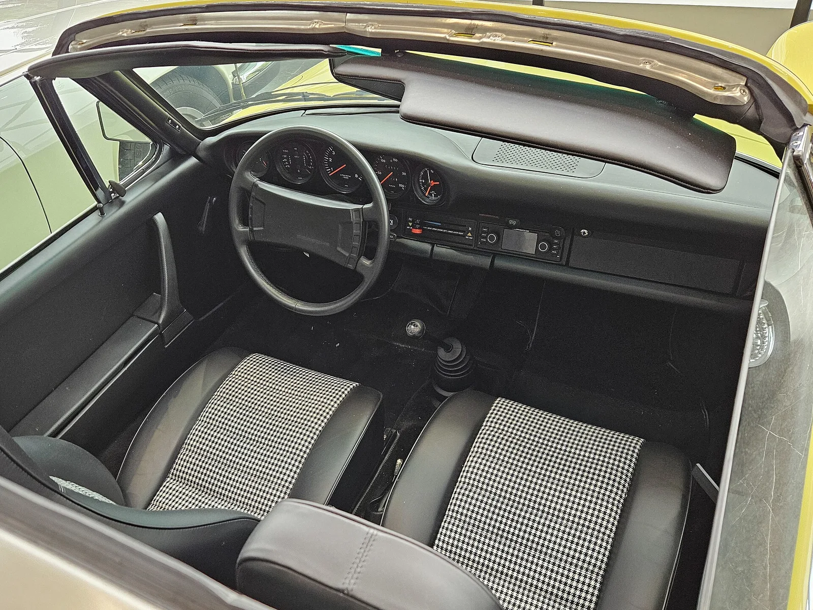 Wikimedia Commons · p911-targa-int