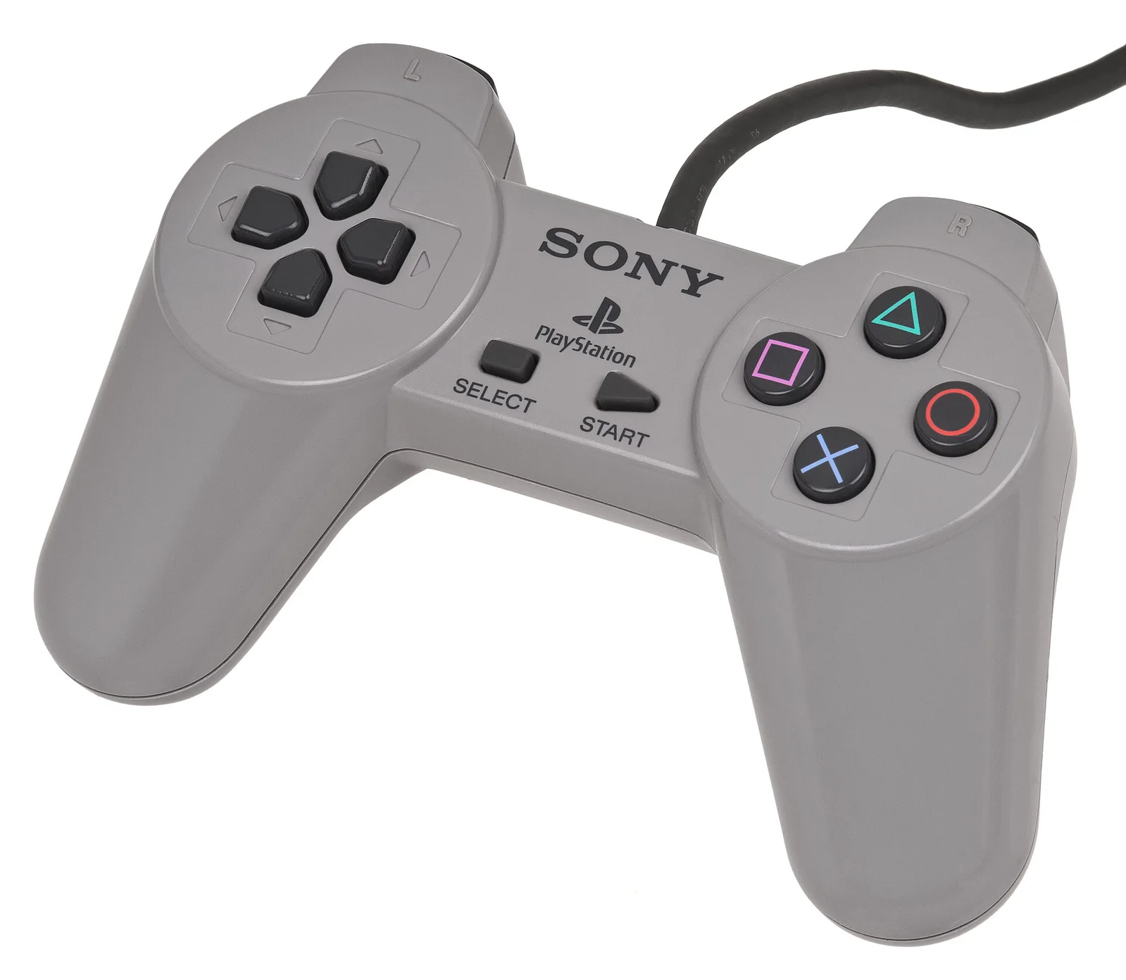 初代 PlayStation 手柄：分体式方向键、双肩键 ×2、三角/圆圈/叉/方块四枚主键。Evan-Amos 摄（Wikimedia Commons），公有领域。 · 图像文件署名：Evan-Amos；Public domain；网页缩放，原始文件保留。