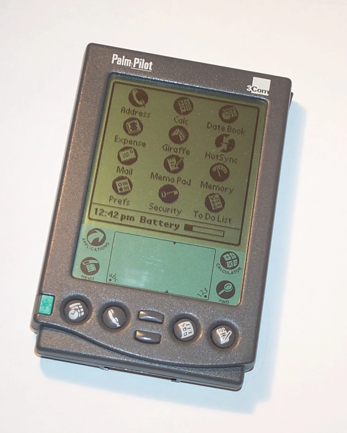 PalmPilot Professional:1997 年 3 月 10 日发布,399 美元、1MB 内存。Letdorf 摄(Wikimedia Commons),CC BY-SA 3.0。