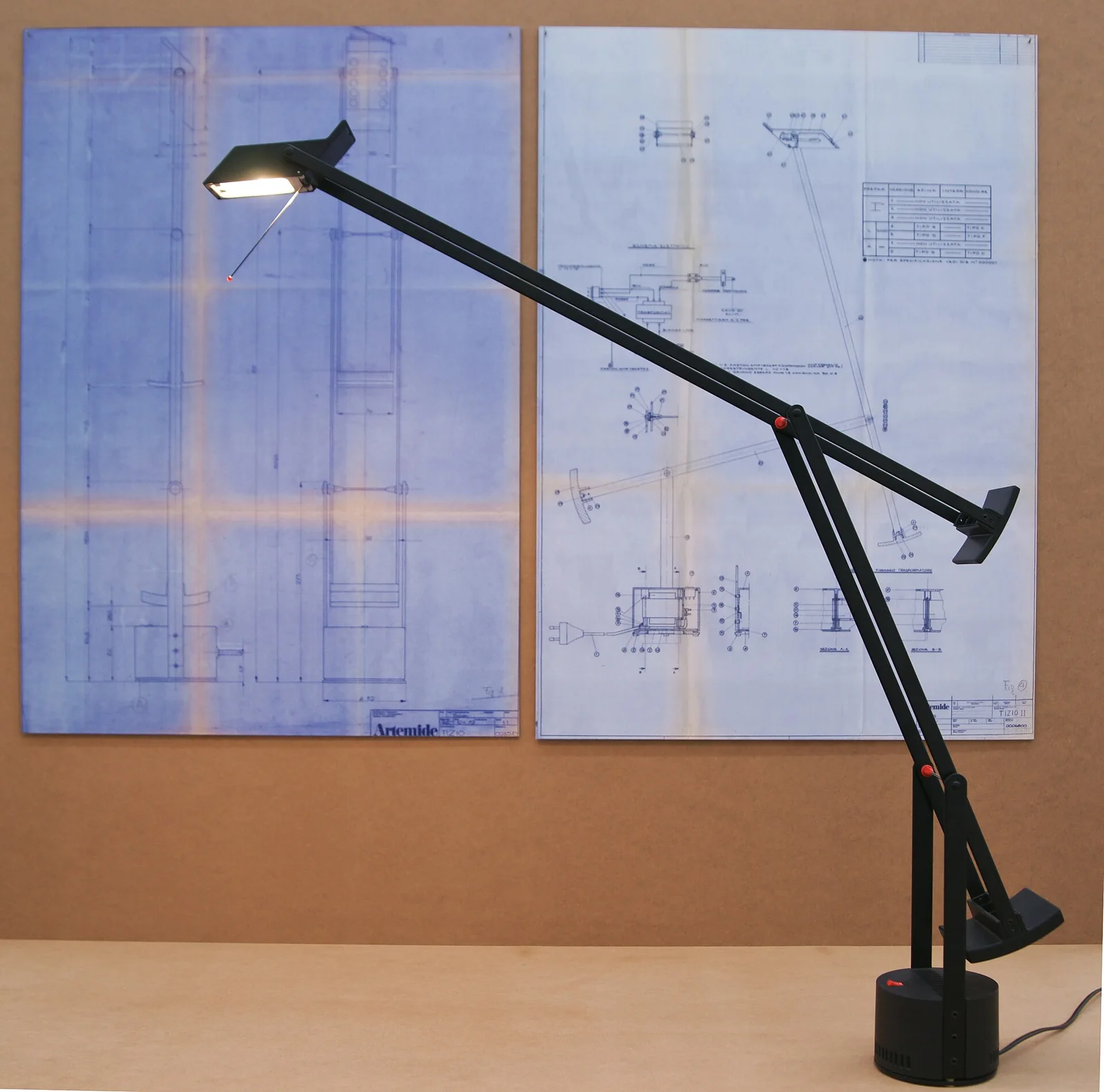 Artemide Tizio · 台灯