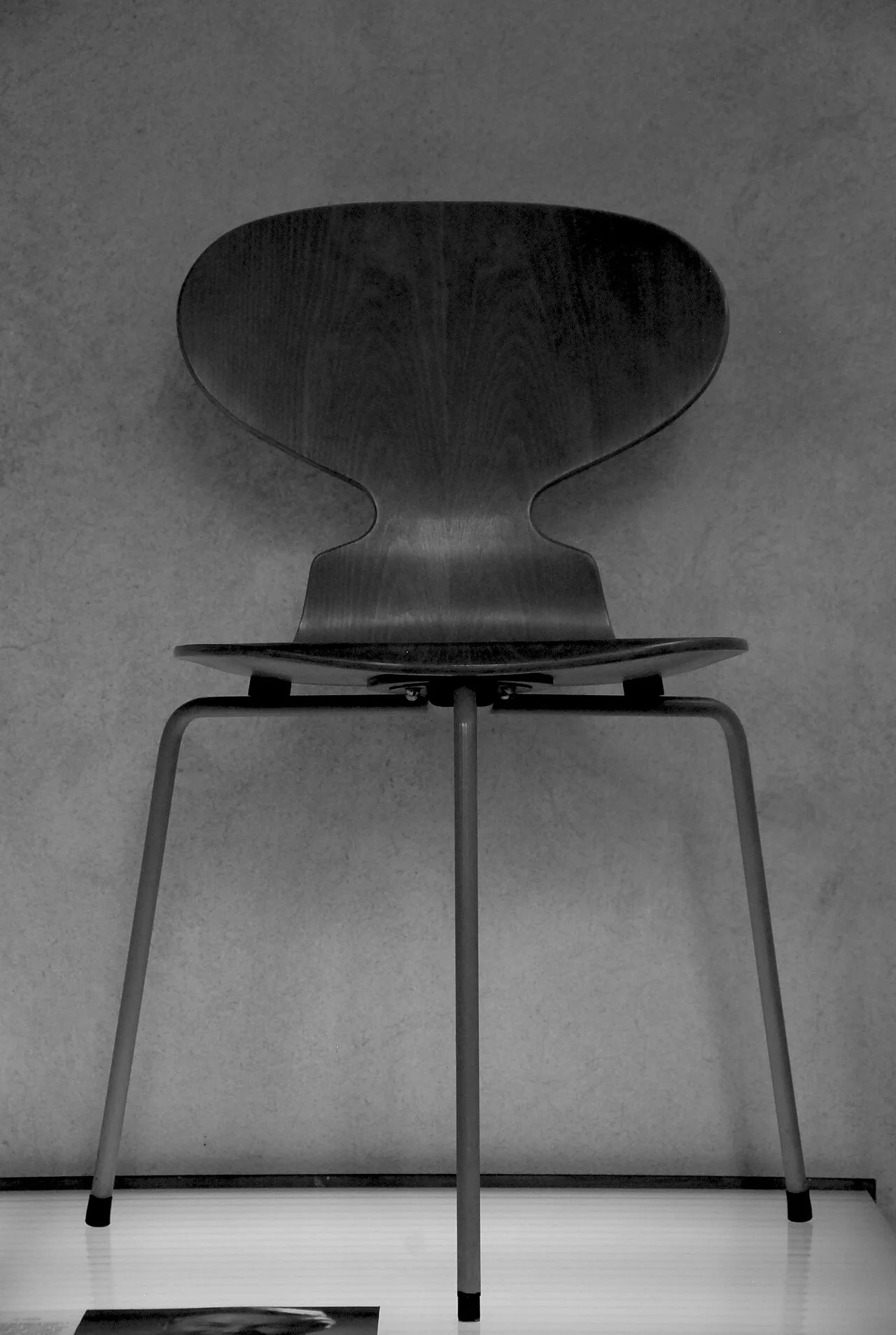 哥本哈根设计博物馆藏蚁椅 · 摄影 Rob Deutscher（CC BY 2.0）