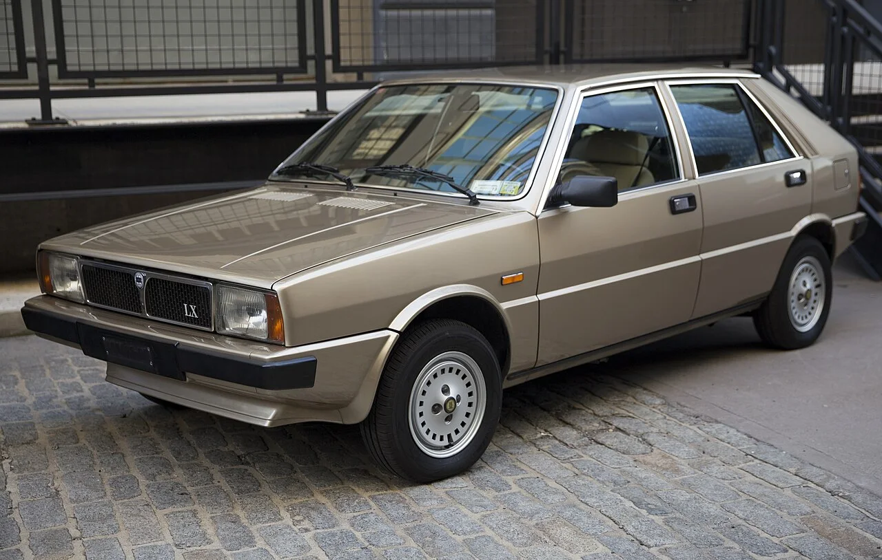 1982 年 Lancia Delta 1500 LX,Giugiaro 设计的第一代基本型(非 HF/Integrale 版本)