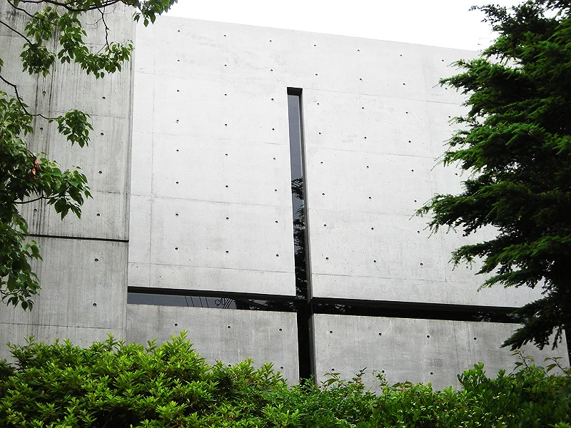 教堂外环境 · Wikimedia Commons，antjeverena from Tokyo / Berlin, Japan，CC BY-SA 2.0