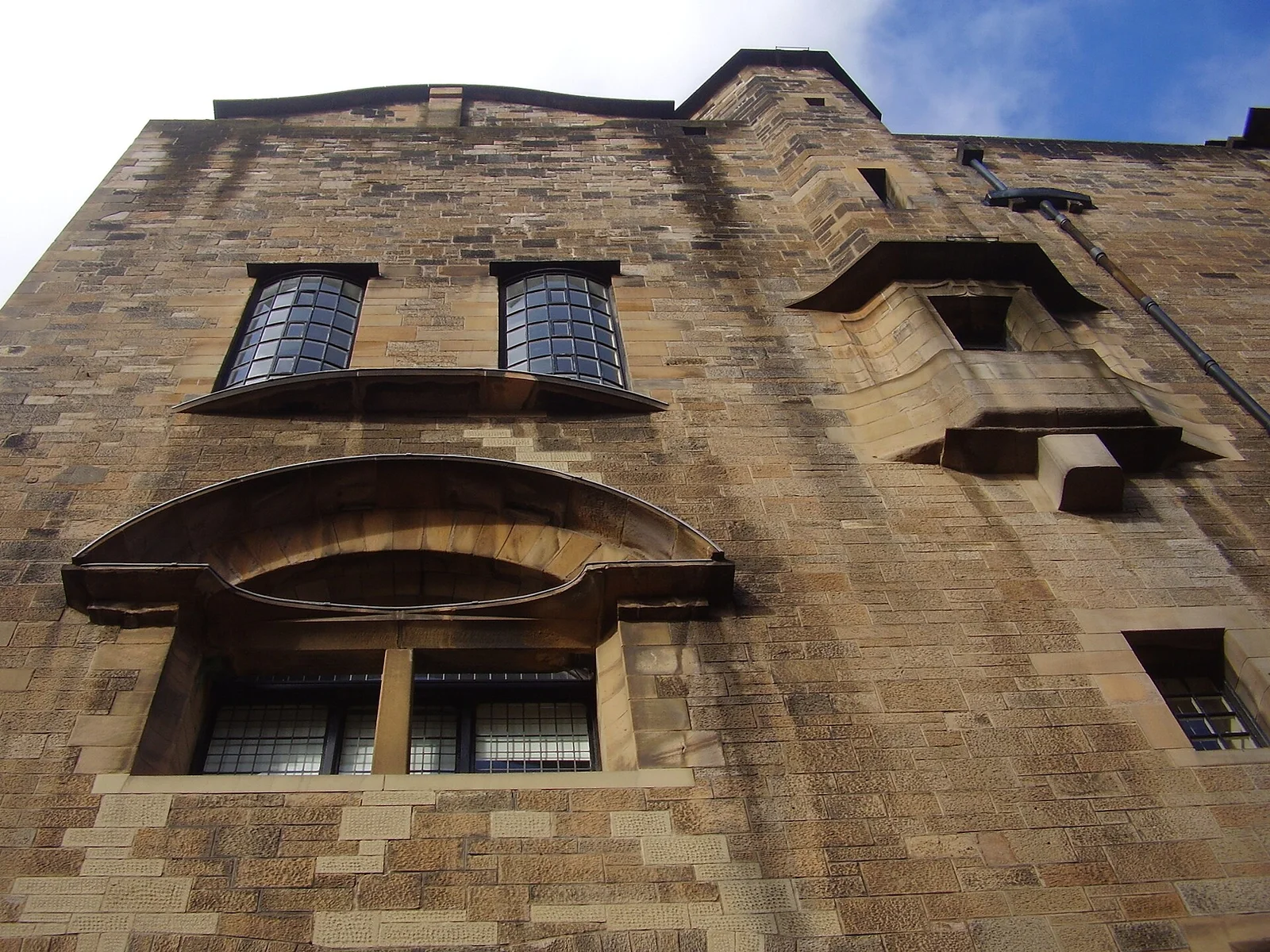 Dalhousie Street 一侧的东立面，摄影：Ham（Commons 用户）。