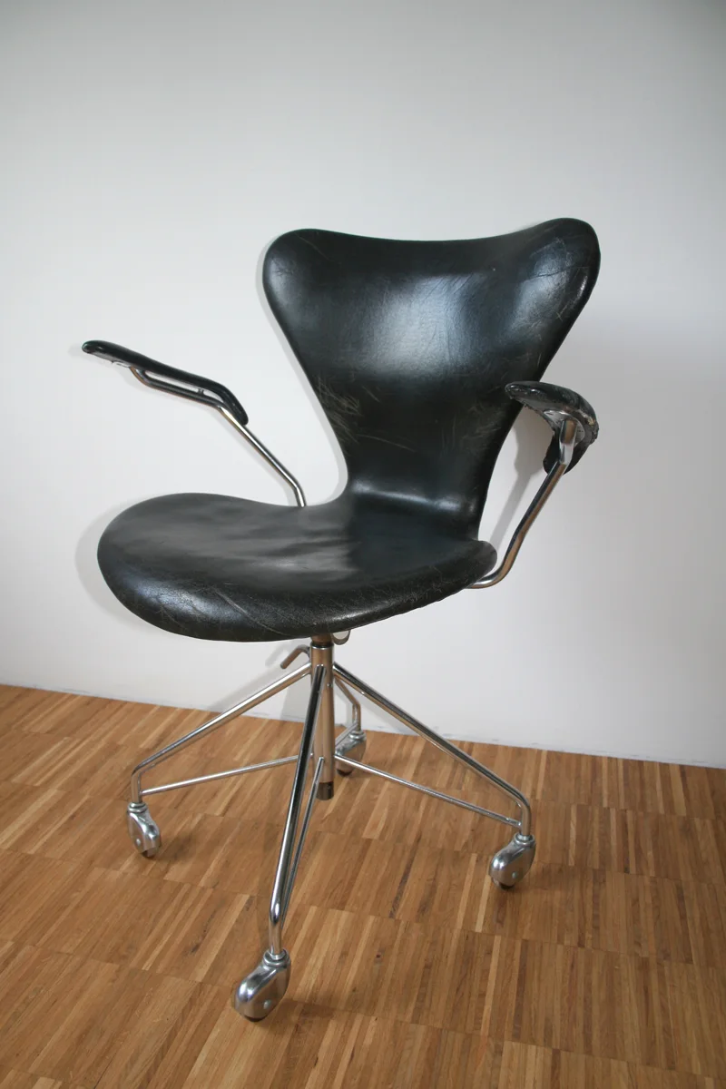 Jacobsen 七号椅 · 3107