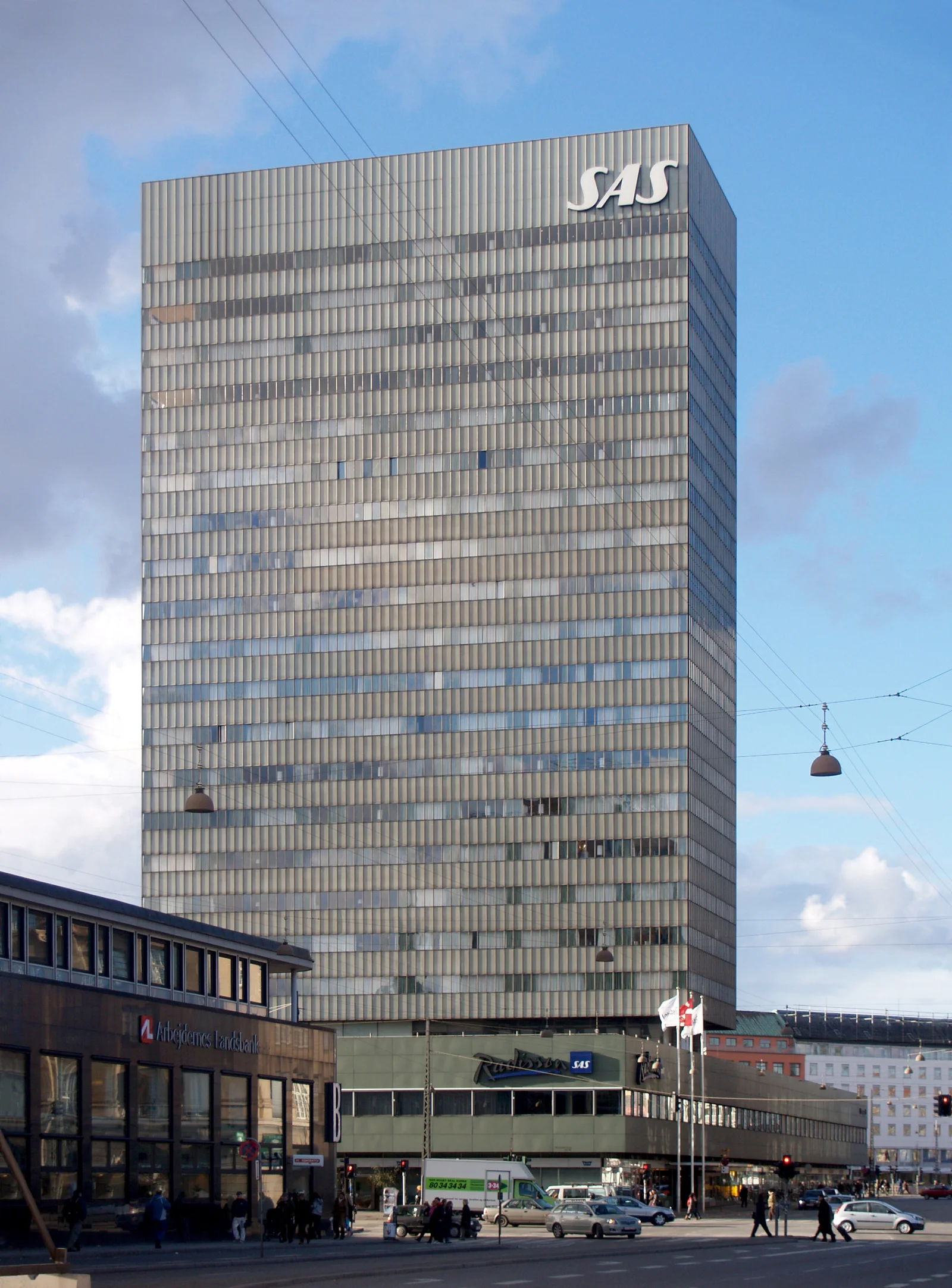SAS Royal Hotel(1955–1960)· seier+seier 摄 · CC BY 2.0 · 图像文件署名:seier+seier;CC BY 2.0;网页缩放,原始文件保留。