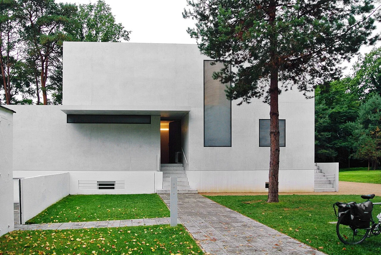 德绍新大师住宅的2014年照片；Bruno Fioretti Marquez事务所的当代重建解释，并非1926年原建筑原貌。 · Spyrosdrakopoulos · CC BY-SA 4.0 · 网页等比例缩放展示