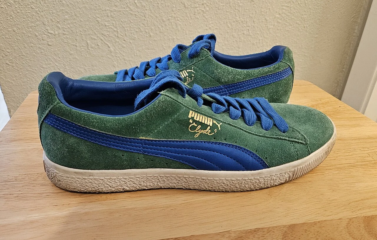 Puma Clyde 鞋款实物。 · 图像文件署名：LeDroider；CC0；网页缩放，原始文件保留。