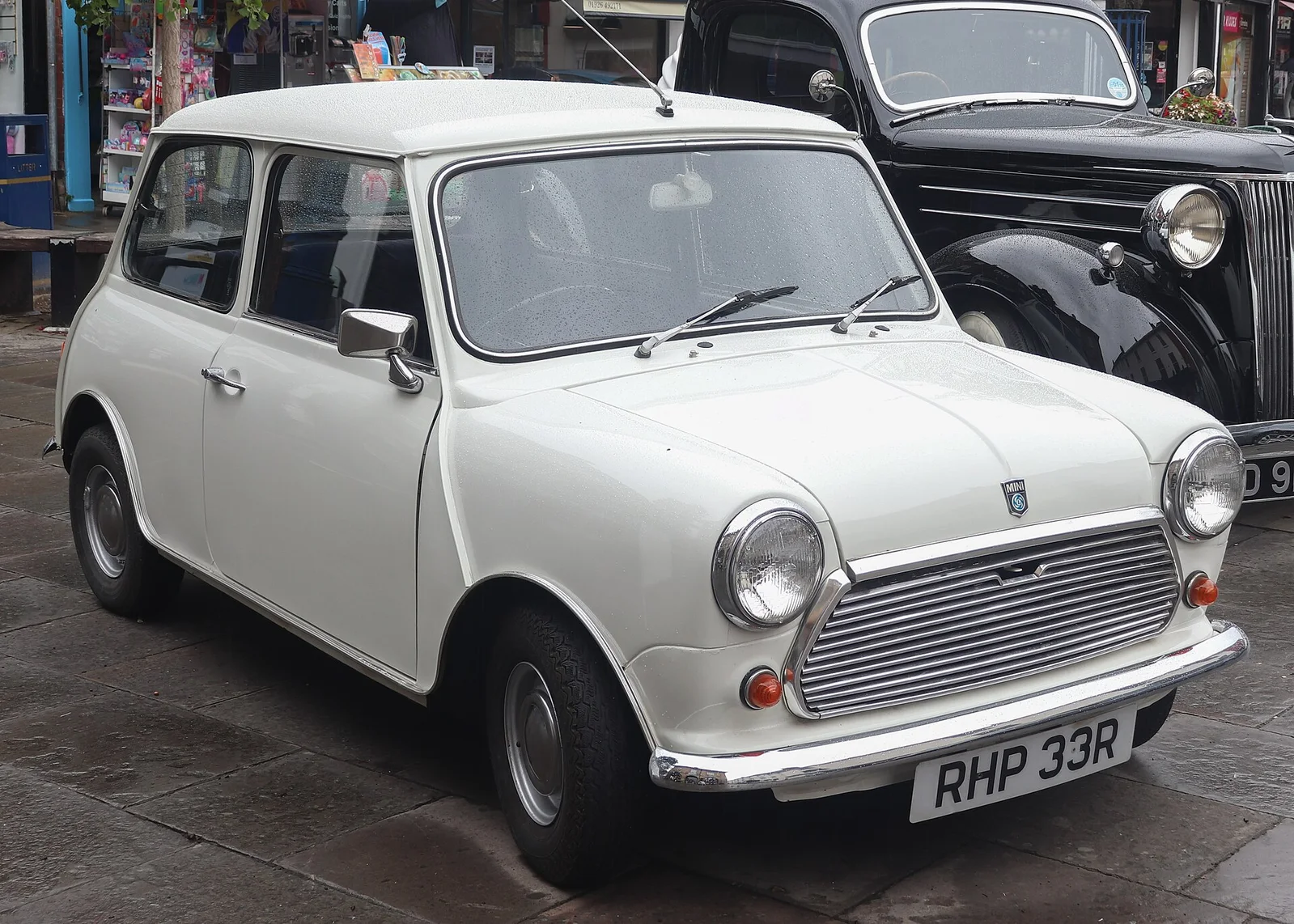 Wikimedia Commons · mini-76-front