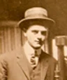 Earl R. Dean（1890–1972）：选择终身职位而非500美元奖金的人。