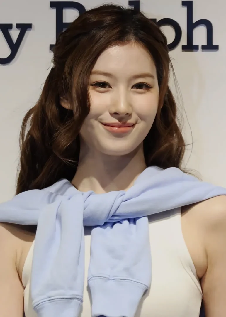 Sana (singer)