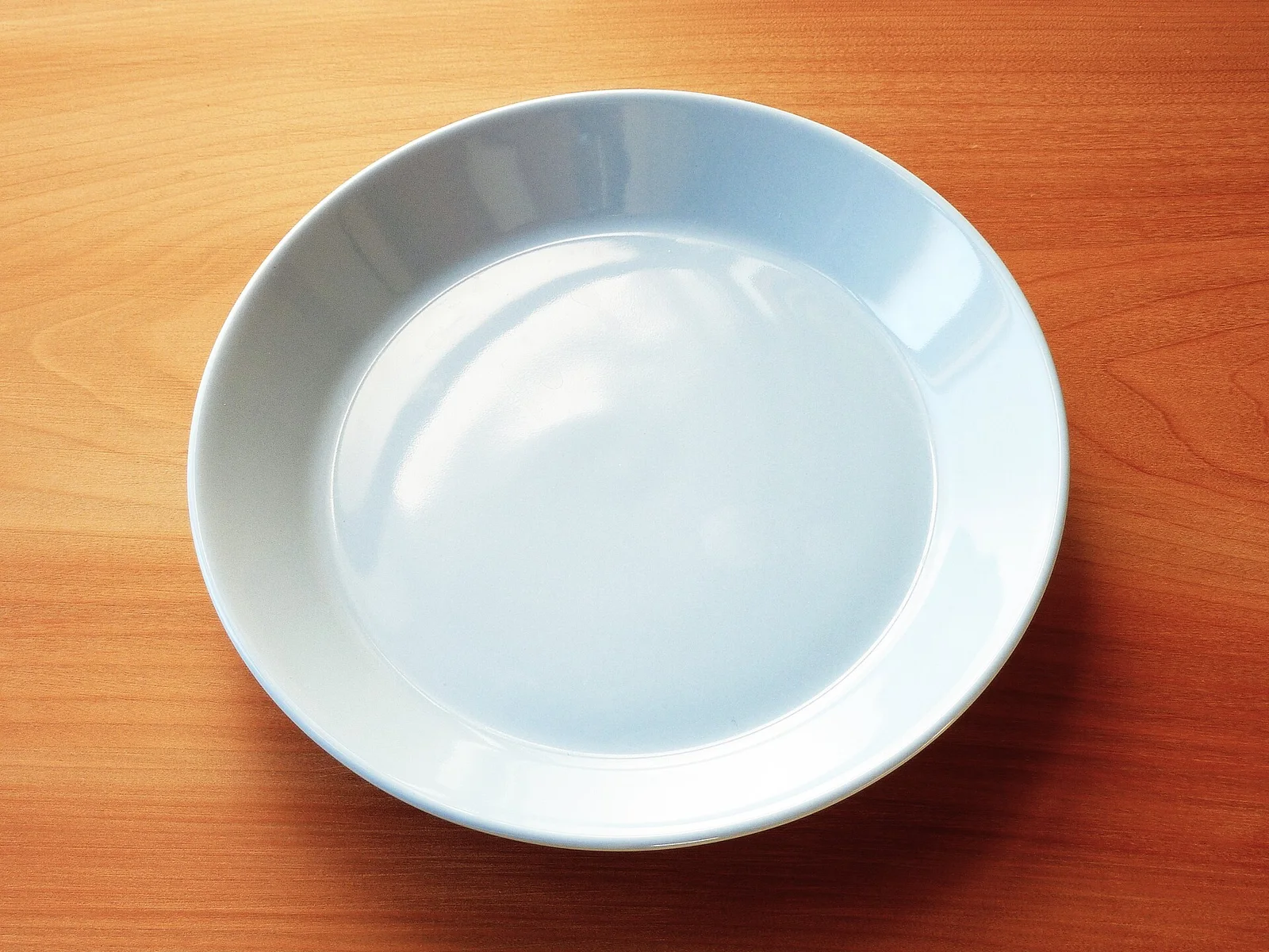 Iittala Teema 系列(1981 年至今) · 图像文件署名:Quercus acuta;CC BY-SA 4.0;网页缩放,原始文件保留。