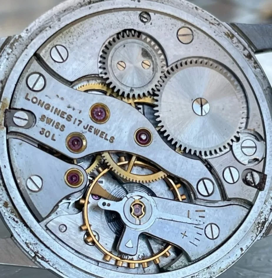 Longines Cal. 30L 机芯（1960 年代）· 低摆频传统机芯，对照高频路线的取舍