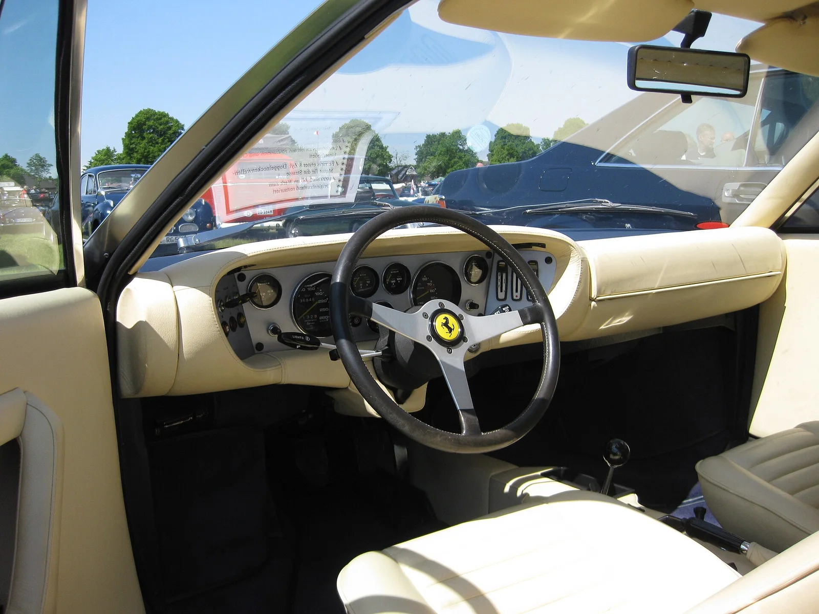 Wikimedia Commons · ferrari-dino308-cockpit