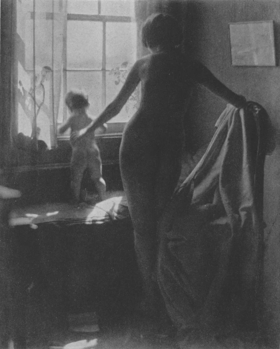 Clarence H. White 摄，公有领域——《母与子》，约 1900（Commons 版）