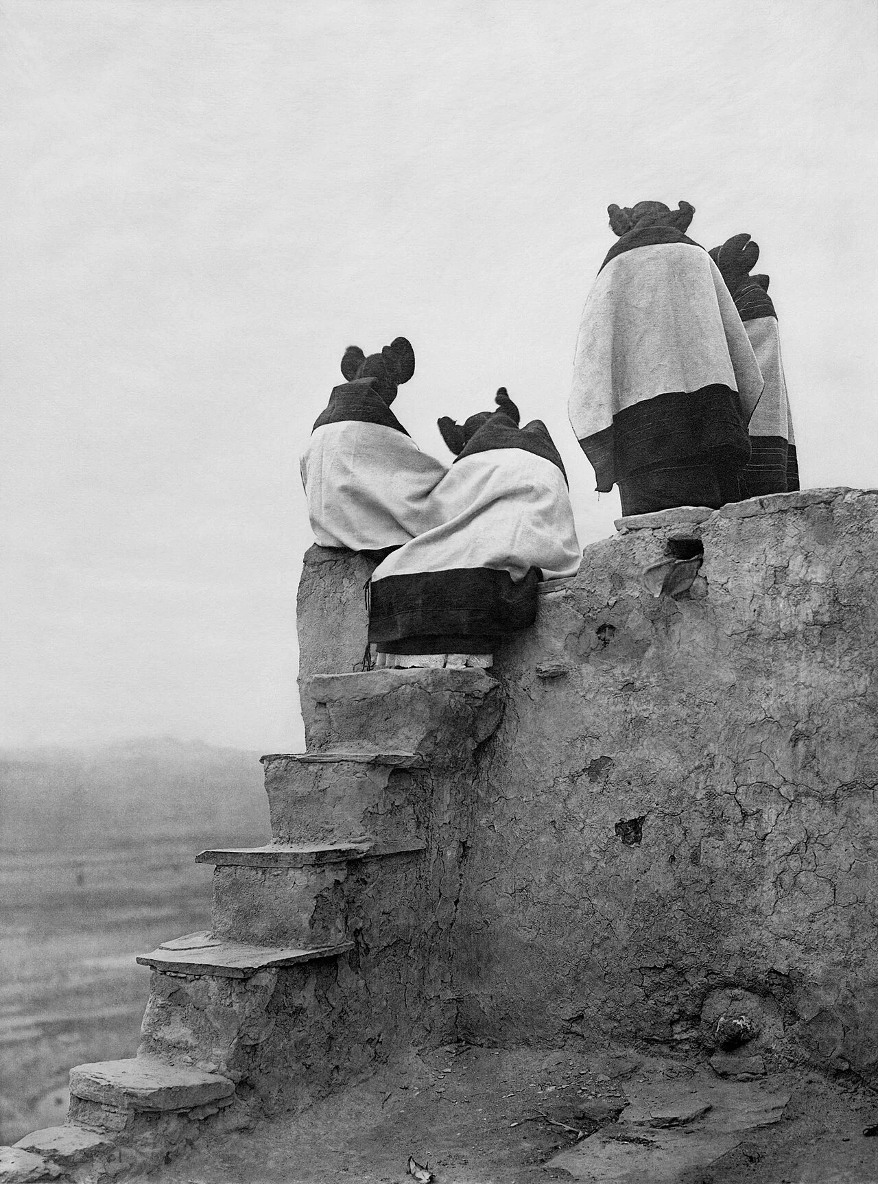 Edward S. Curtis 摄，公有领域——《观舞》，霍皮瓦尔皮，1906（修复版）