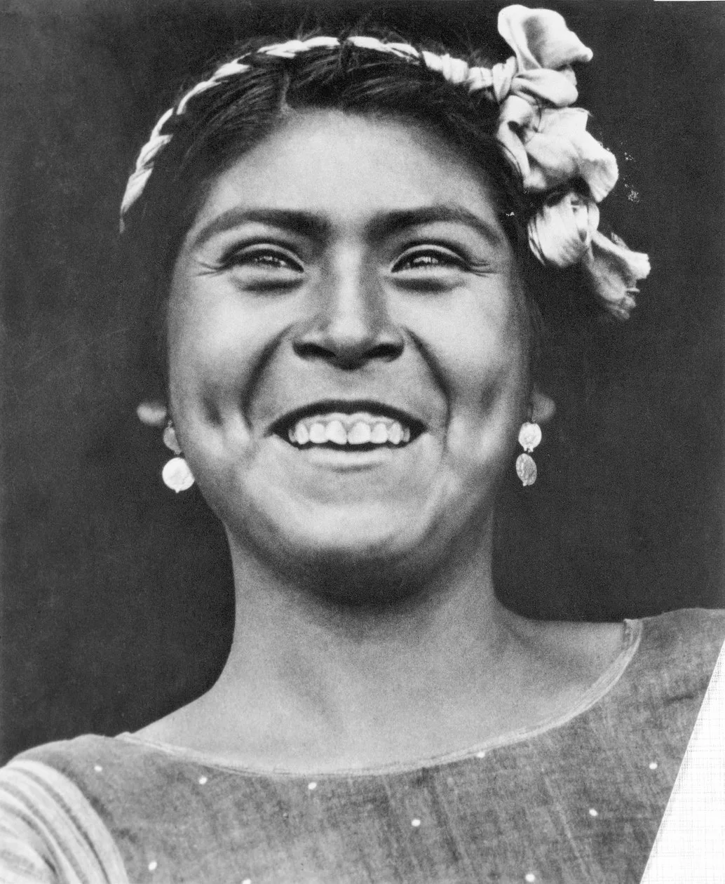 Tina Modotti 摄，公有领域——《特万特佩克妇女，墨西哥》，1929