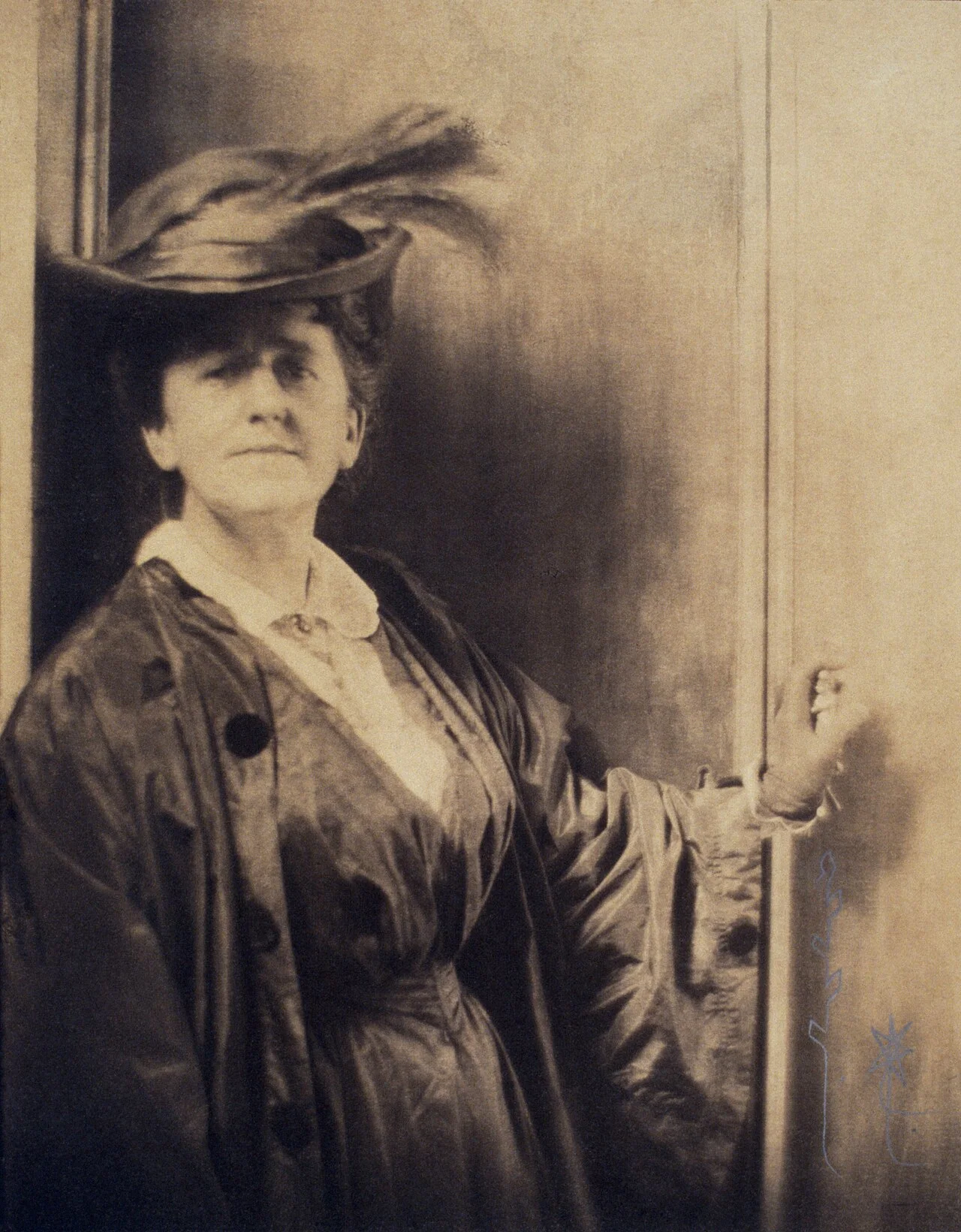 Adolf de Meyer 摄，公有领域（Adam Cuerden 修复）——格特鲁德·卡塞比尔肖像，约 1900–1905