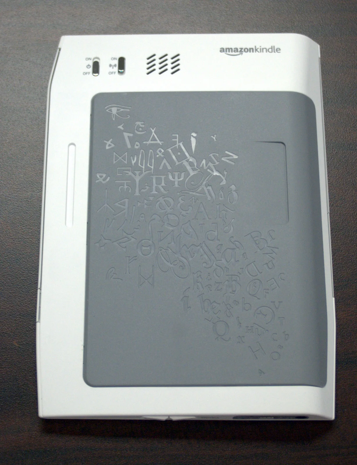 背盖开启状态(CC BY 3.0) · 图像文件署名:ShakataGaNai;CC BY 3.0;网页缩放,原始文件保留。