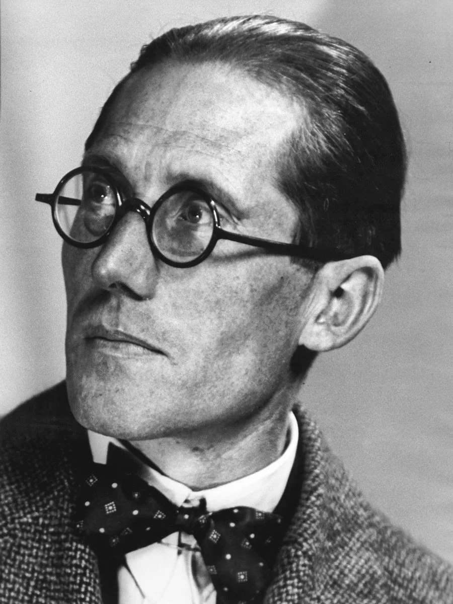 Le Corbusier（Man Ray 摄，1925）· 公有领域