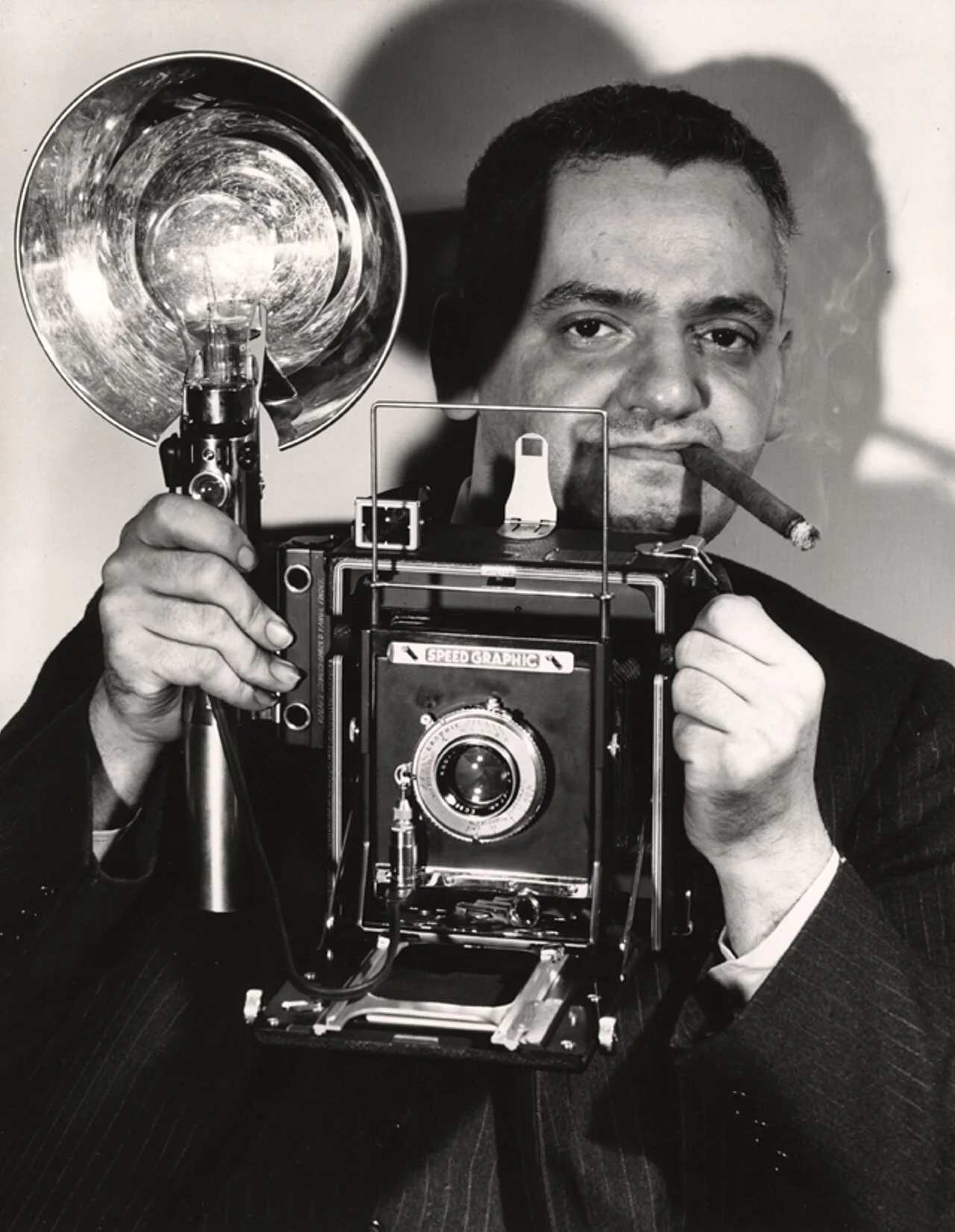 维吉（Arthur Fellig）肖像，1945 年。Public domain（Wikimedia Commons）。
