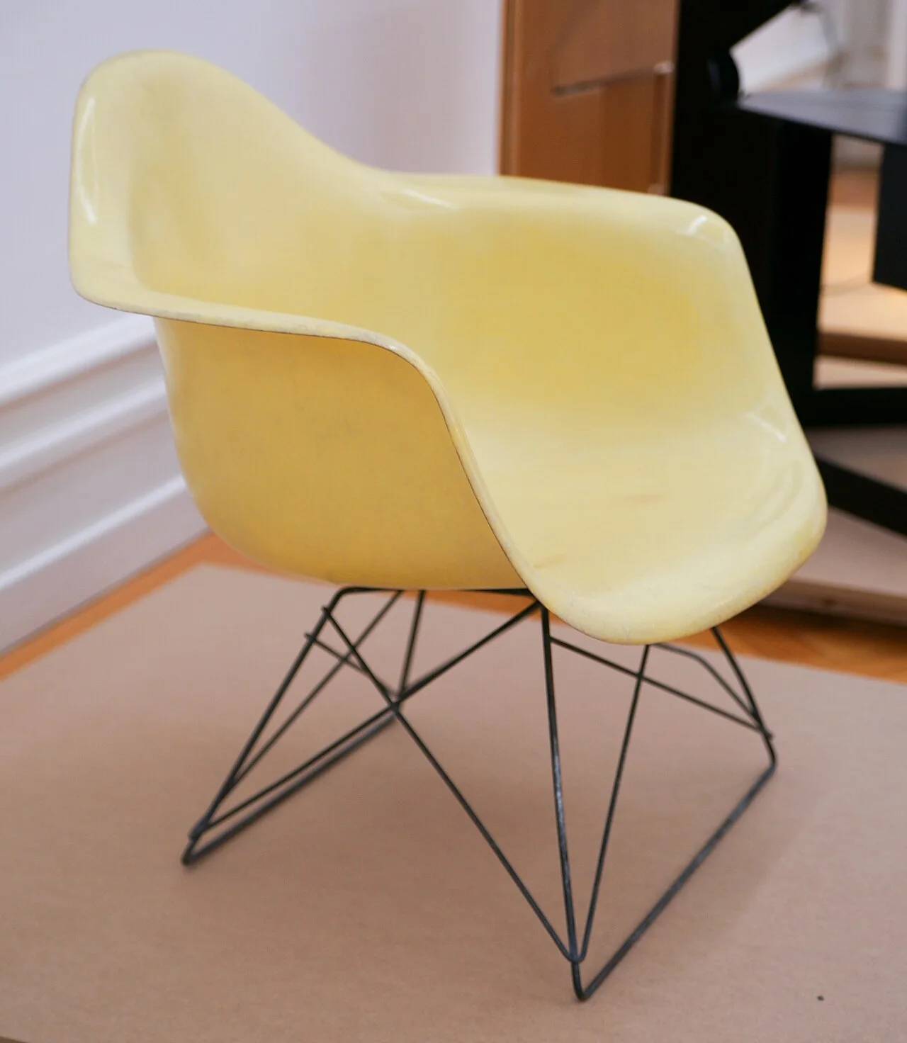 Eames 塑料壳椅
