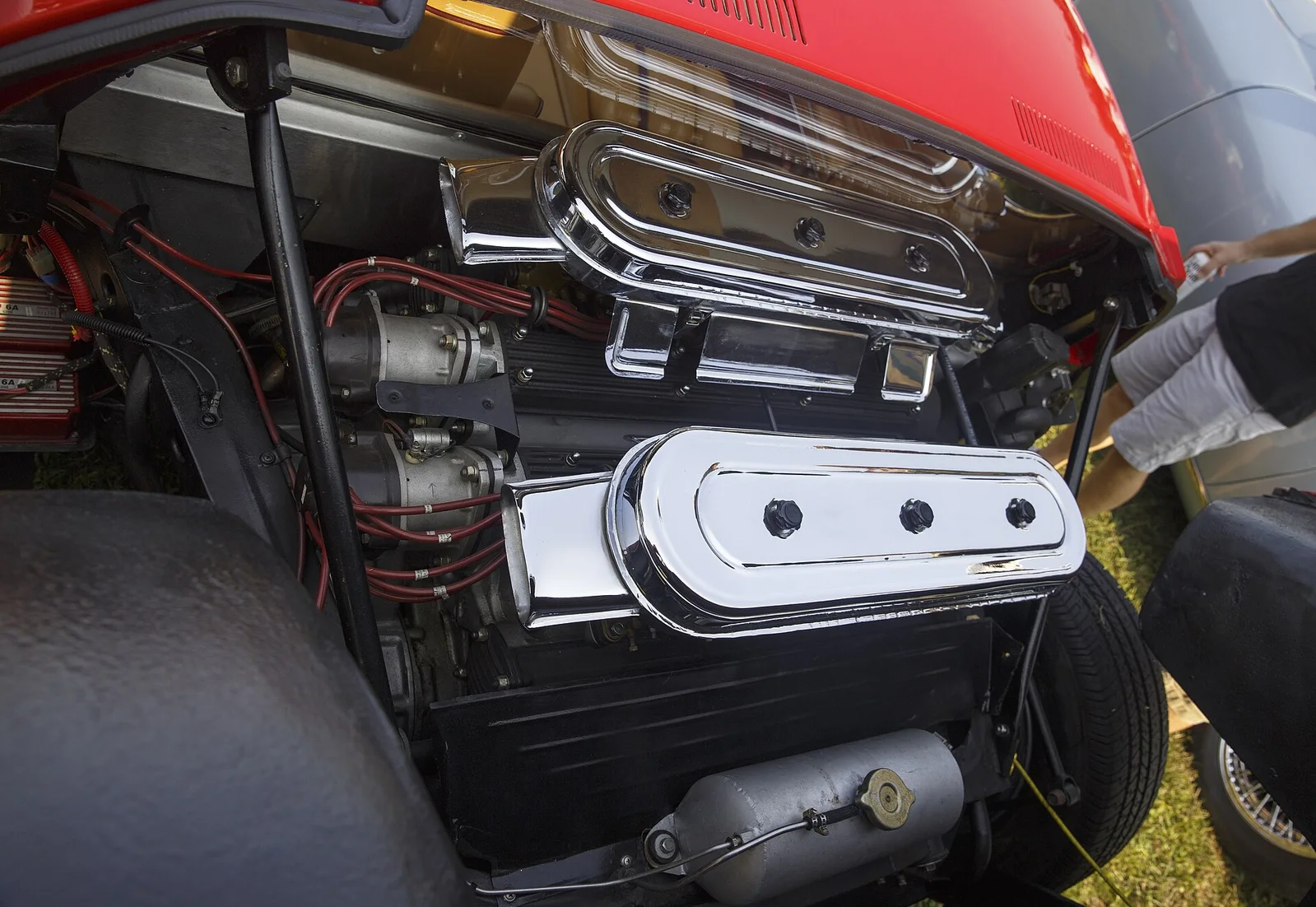 Miura P400 S 发动机舱，横置 V12 与变速箱差速器合铸的整体