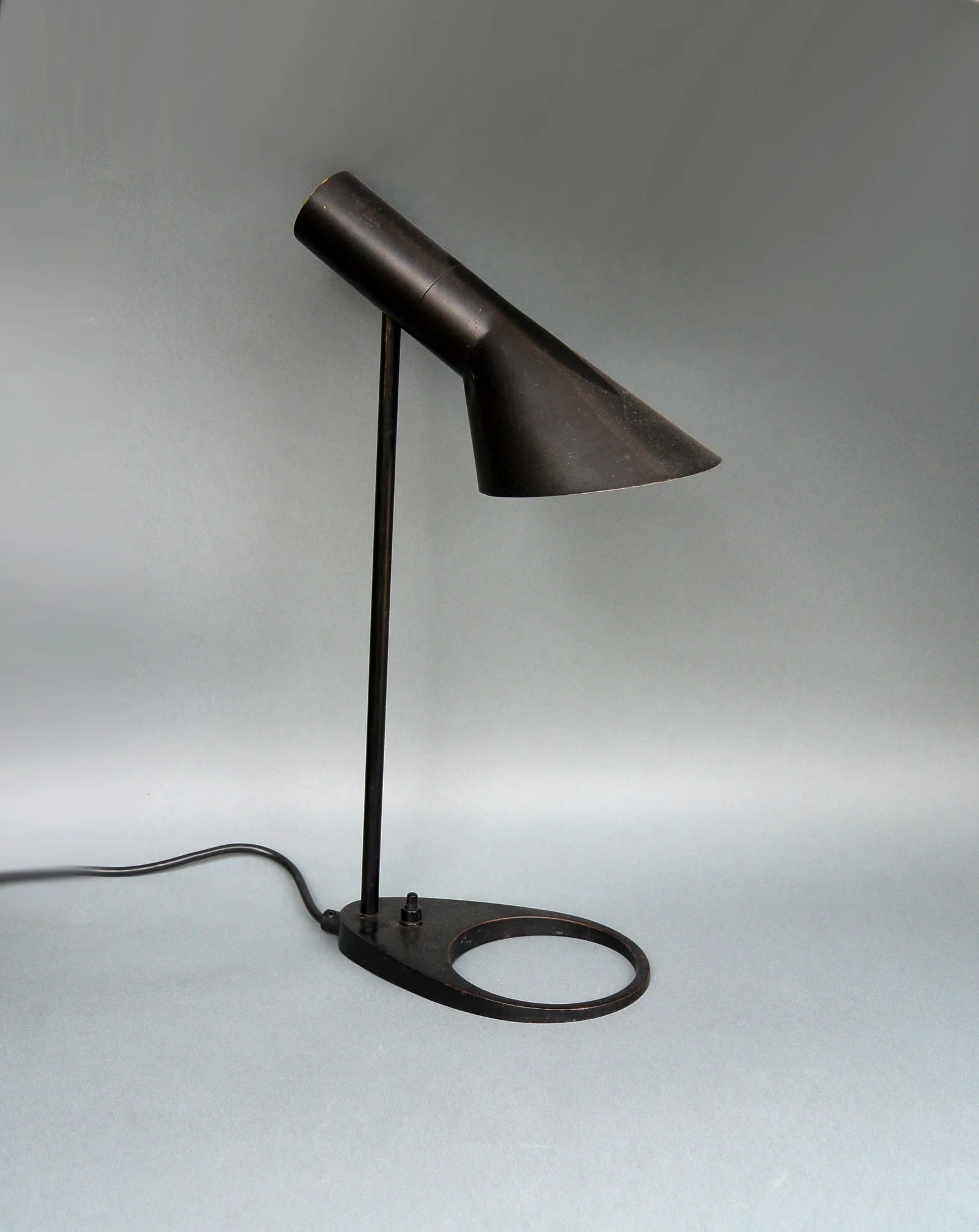 Arne Jacobsen AJ 台灯 · 1957