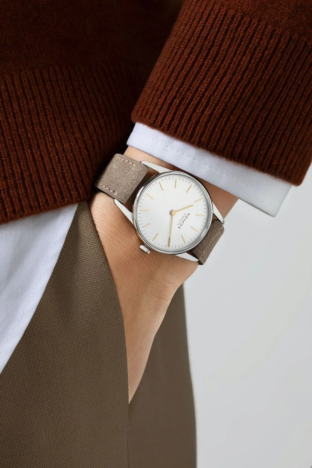 Orion 33 duo 当代佩戴照 · NOMOS Glashütte，摄影者未单列；非 1992 年初代