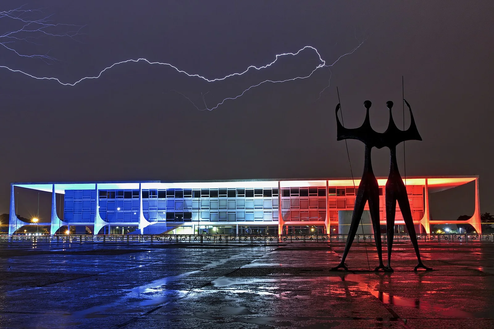 Praça dos Três Poderes · 巴西利亚三权广场