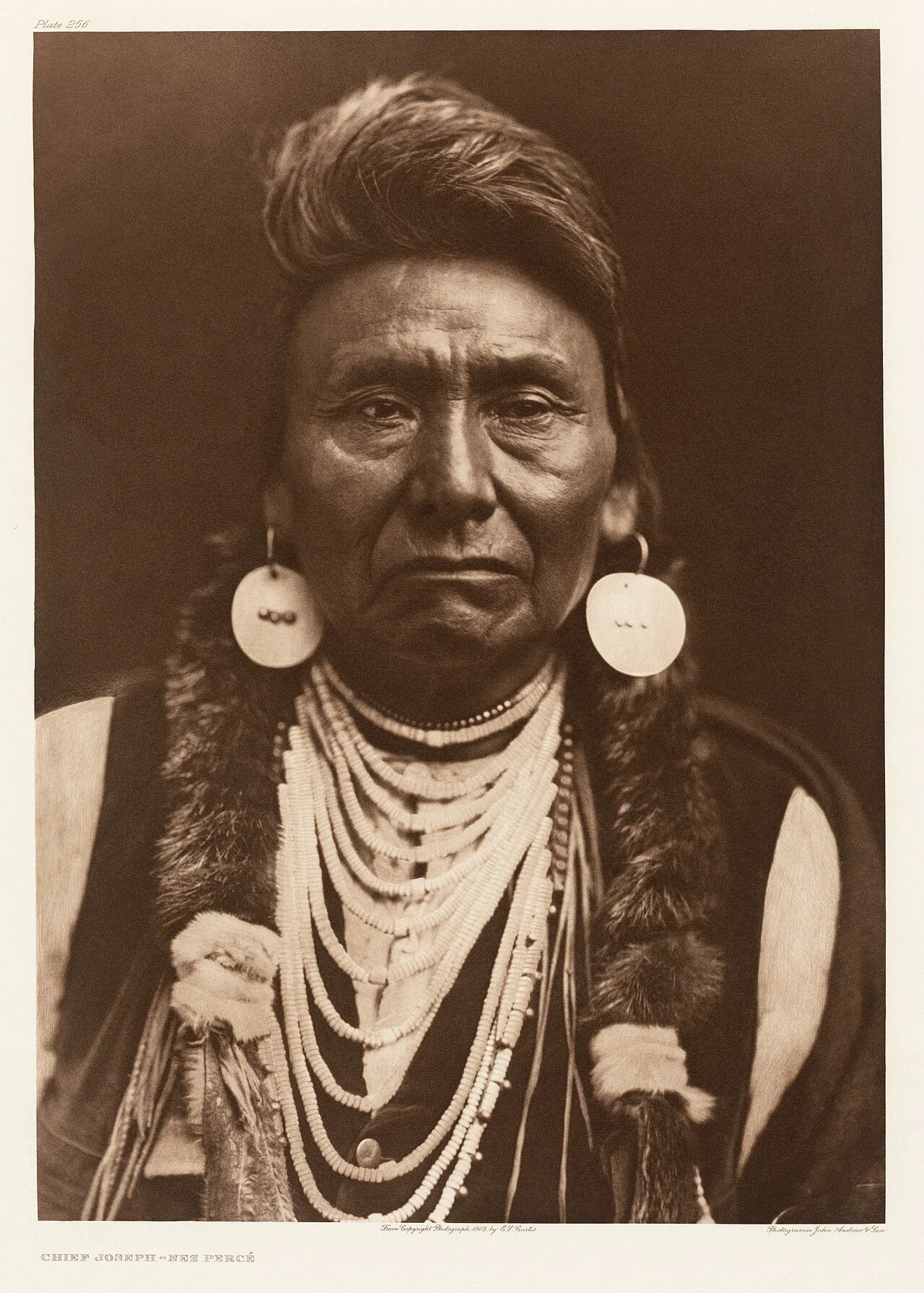 Edward S. Curtis 摄，公有领域（Adam Cuerden 修复）——《约瑟夫酋长》，内兹佩尔塞，1903