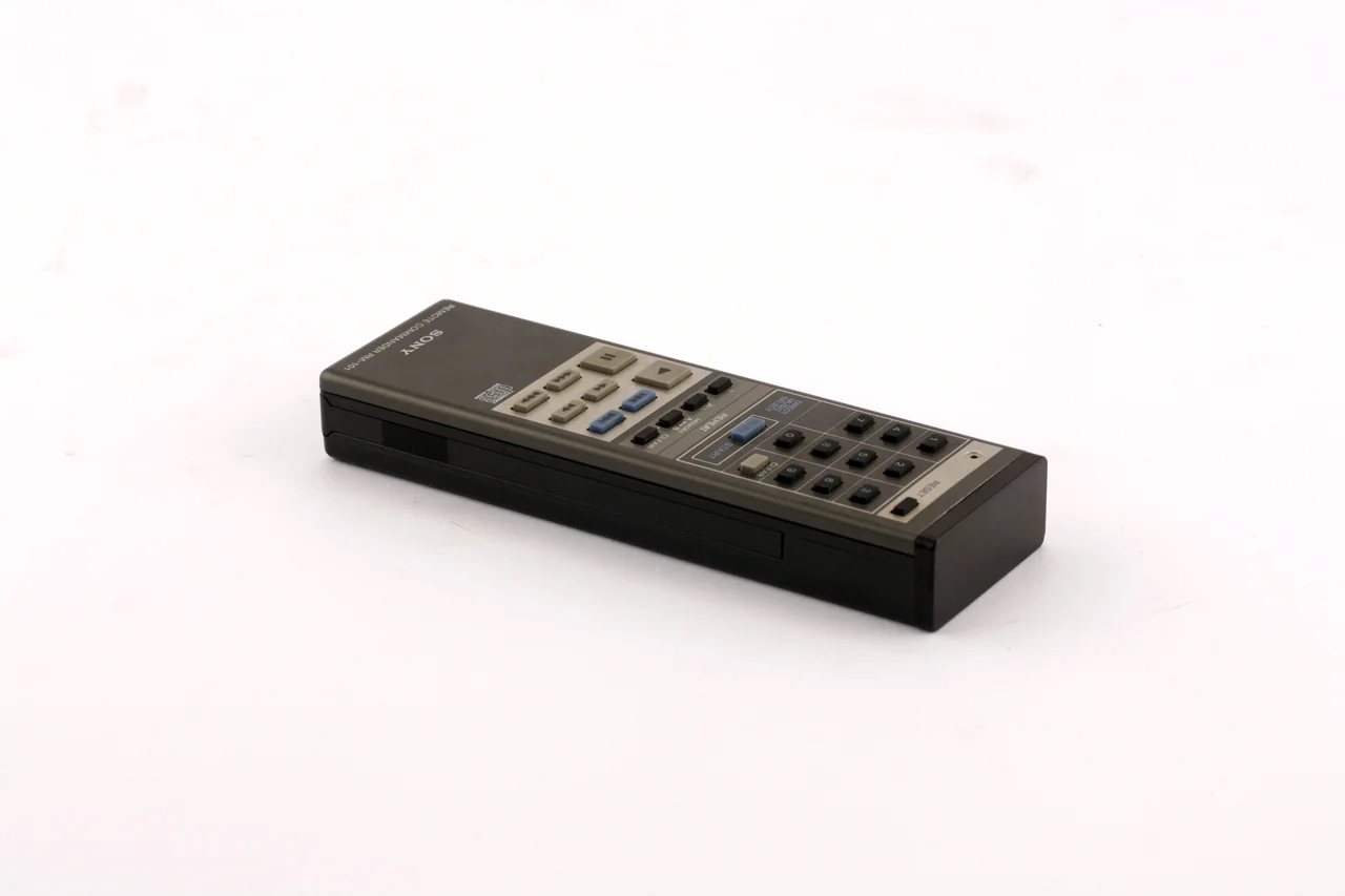 米兰达芬奇科技博物馆藏的 Sony CDP-101 展品，馆藏摄影，CC BY-SA 4.0，图片来源：Wikimedia Commons。图为该博物馆收藏的同型号实物。